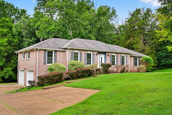121 Caldwell Dr