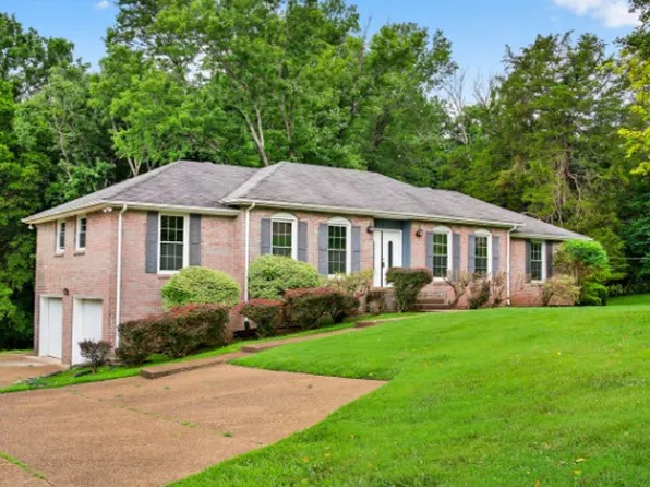 121 Caldwell Dr, Hendersonville, TN 37075