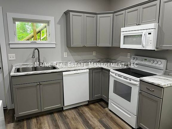 2nd image of 318 Essex St #2