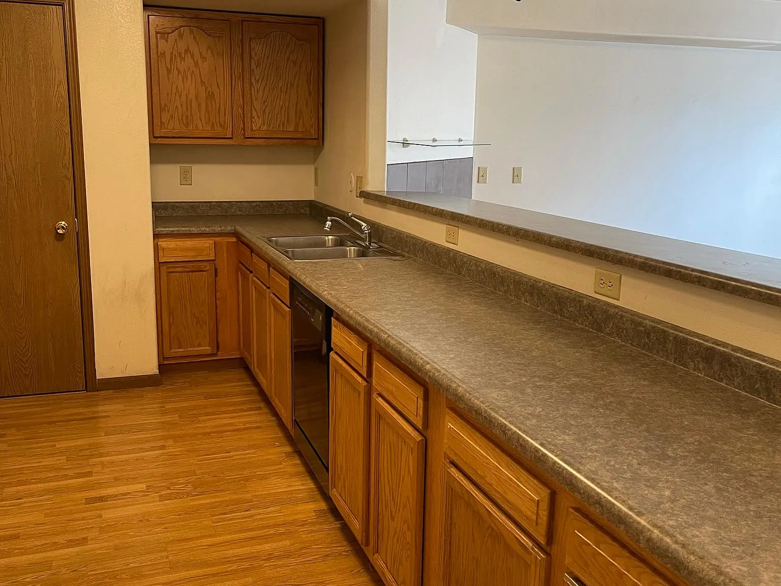 4 bed, 2.5 bath, 1968 sqft, $2,724 — Photo 2