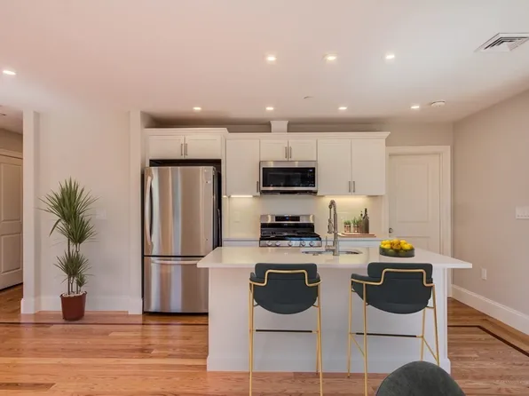 111 Hutchings St #6, Boston, MA 02121