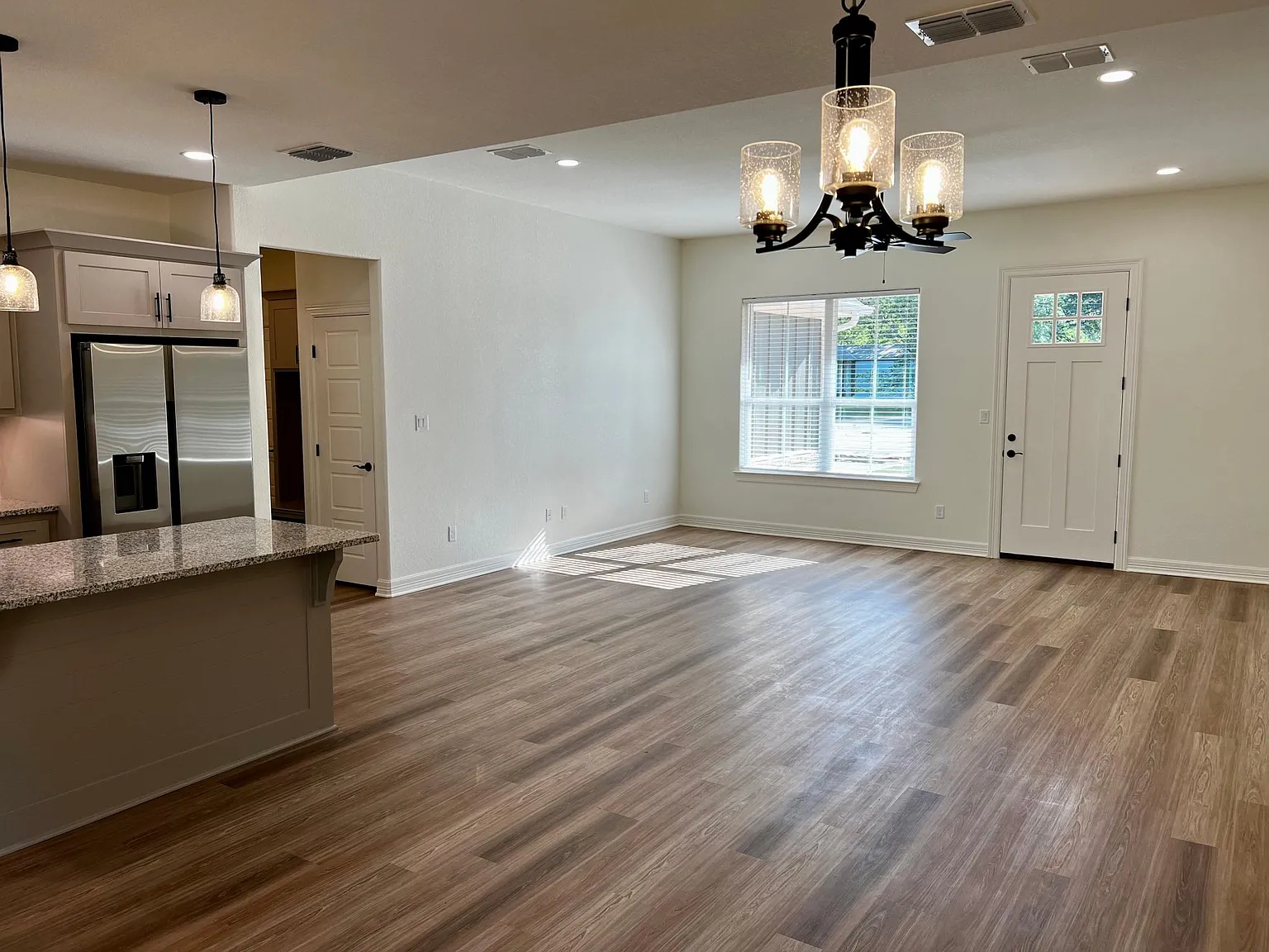408 S Central St — Photo 4