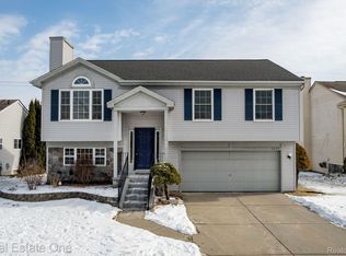 5895 Northridge Cir, Waterford, MI