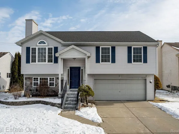 5895 Northridge Cir, Waterford, MI 48327