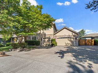 828 Saint Andrews Way, Eagle Point, OR 97524