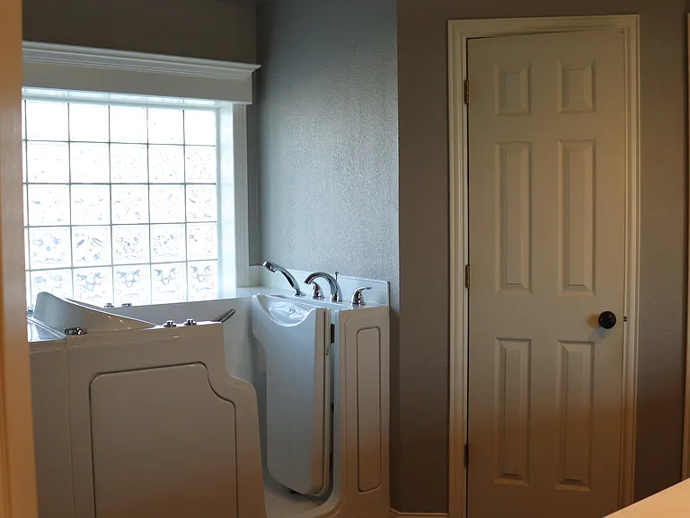 547 SW Rand Dr — Photo 11
