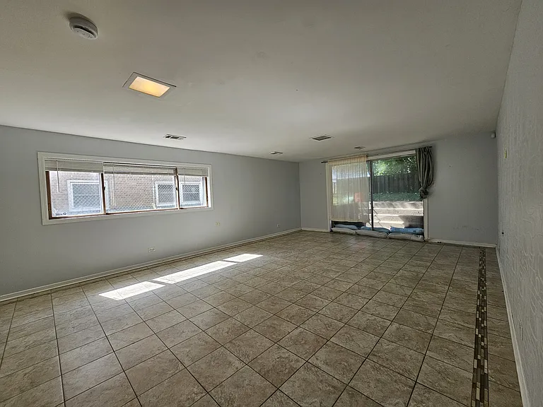 9924 Crawford Ave — Photo 20