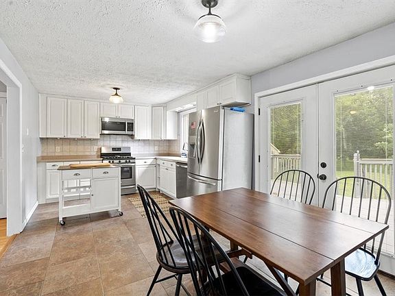 4th image of 2989 Lyell Rd