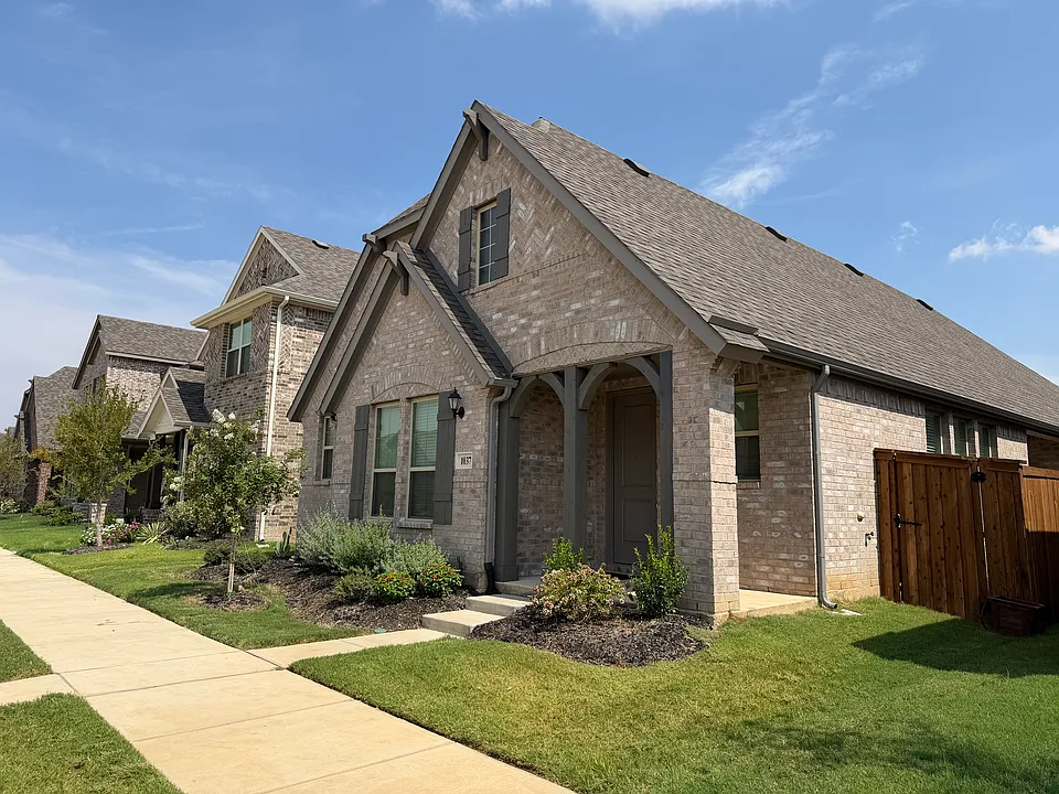 1037 Western Hills Dr