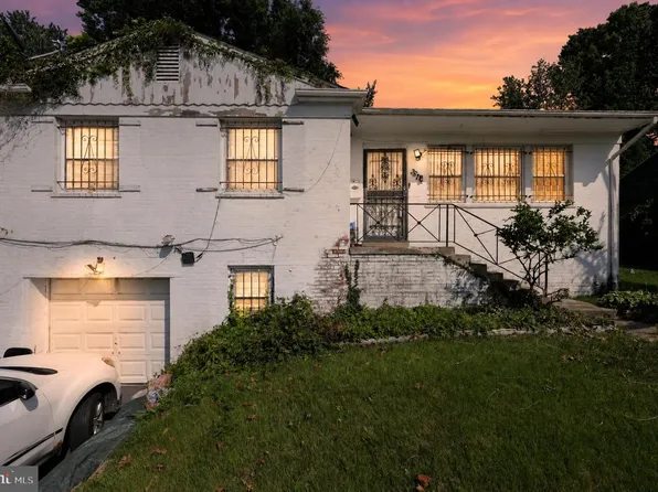 2511 Oxon Run Dr, Temple Hills, MD 20748
