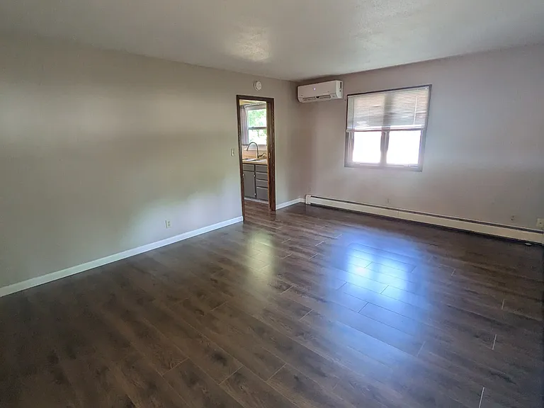 547 Allen Ave — Photo 3