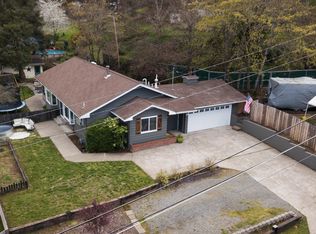 911 NW Starlite Pl, Grants Pass, OR