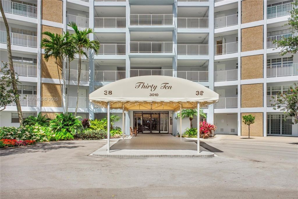 3010 N Course Dr APT 104, photo 4