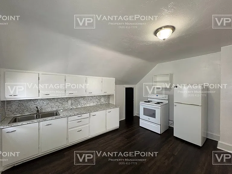 1163 McCormick St — Photo 3