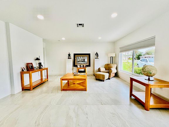 3rd image of 4695 Juniper Lane