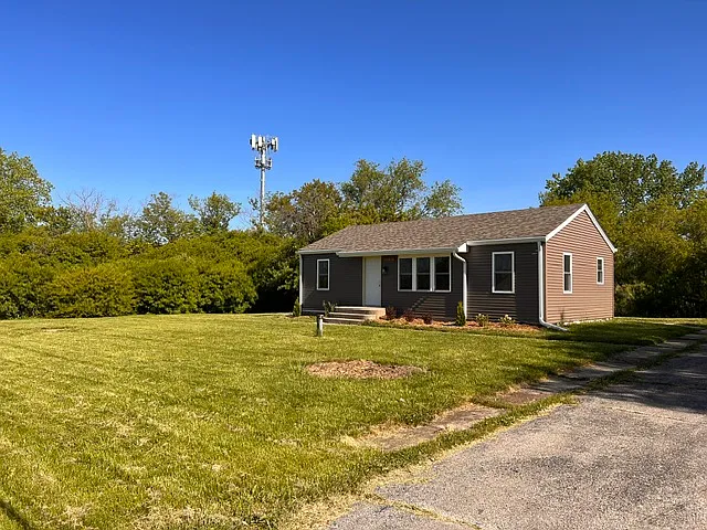 12810 W Beach Rd — Photo 3