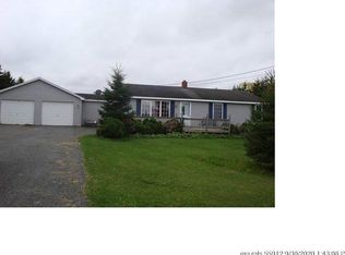 882 Sweden St, Caribou, ME 04736