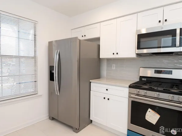 801 Woodbridge Commons Way, Iselin, NJ 08830