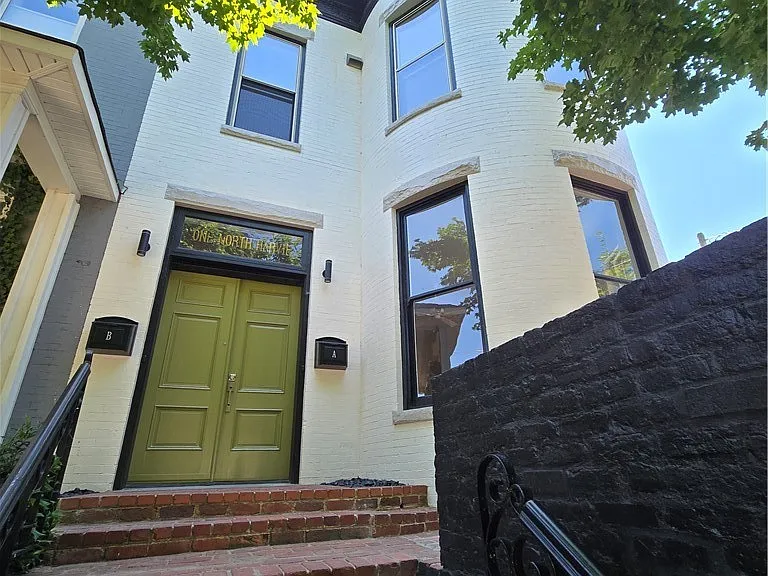 1 N Harvie St #B — Photo 2