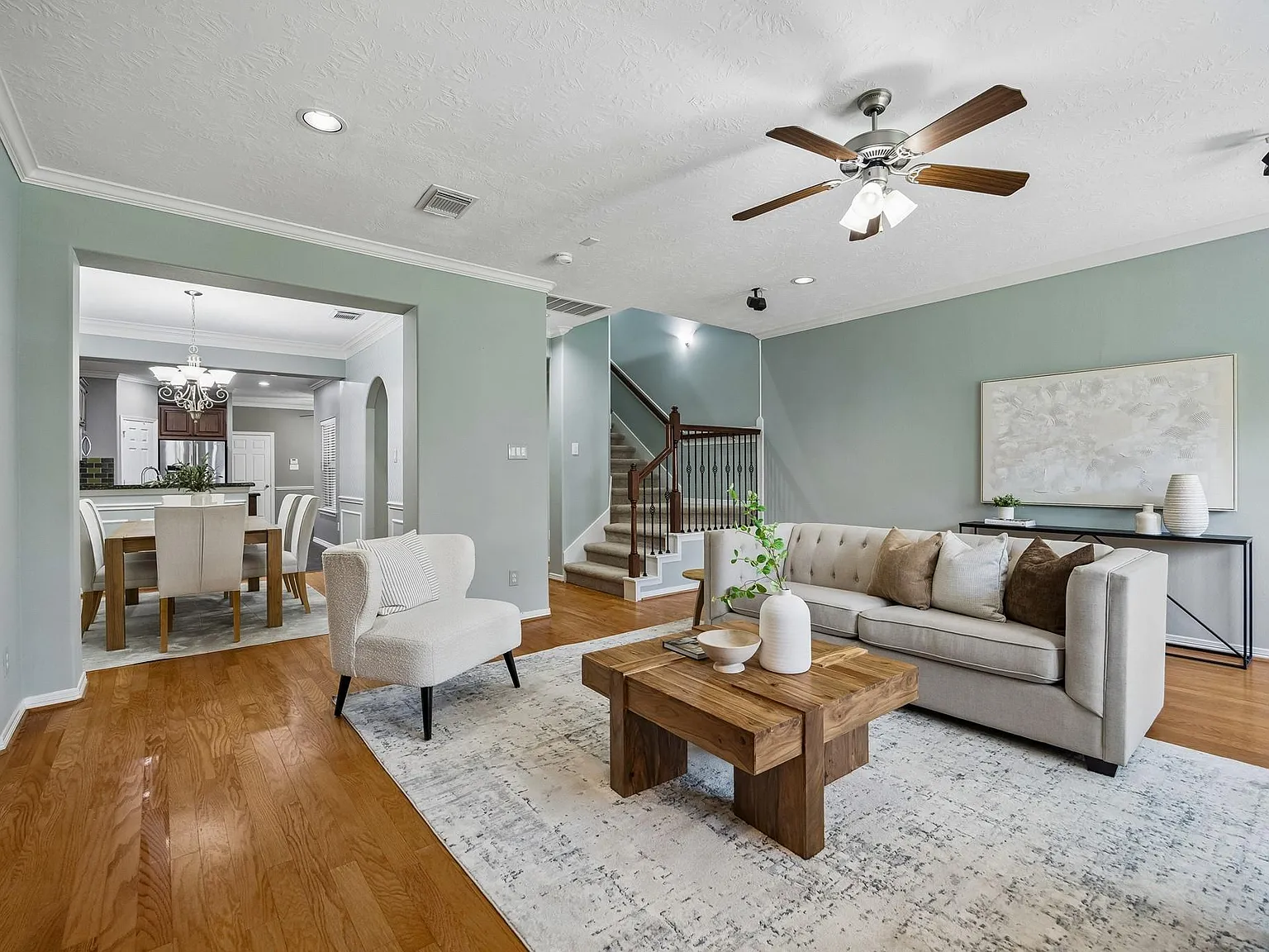 3 bed, 2.5 bath, 2762 sqft, $3,100 — Photo 4