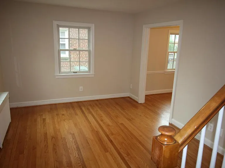 712 N Oakland St — Photo 4