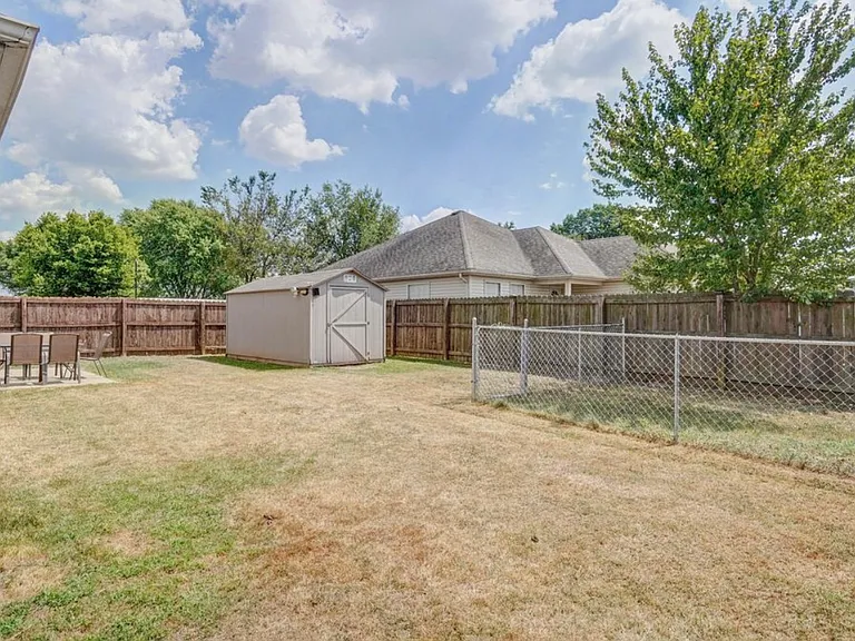 2540 W Delmar St — Photo 29