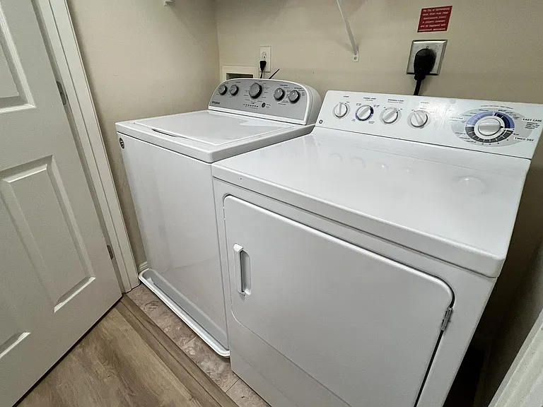 Full in-unit laundry