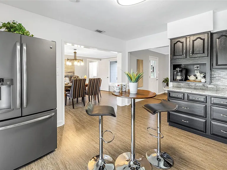 610 Cordova Blvd NE — Photo 13