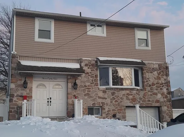 1984 King Arthur Rd, Philadelphia, PA 19116