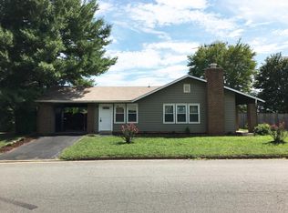 206 W Meadowland Ln, Sterling, VA 20164
