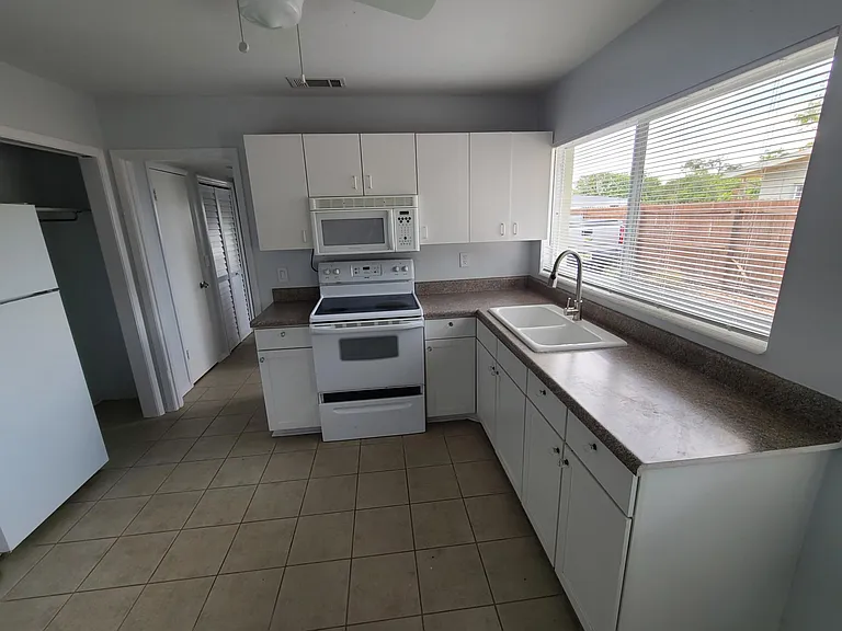 203 Santurce Ave #B — Photo 1