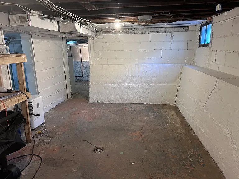 Full unfinished basement/ Walk out access