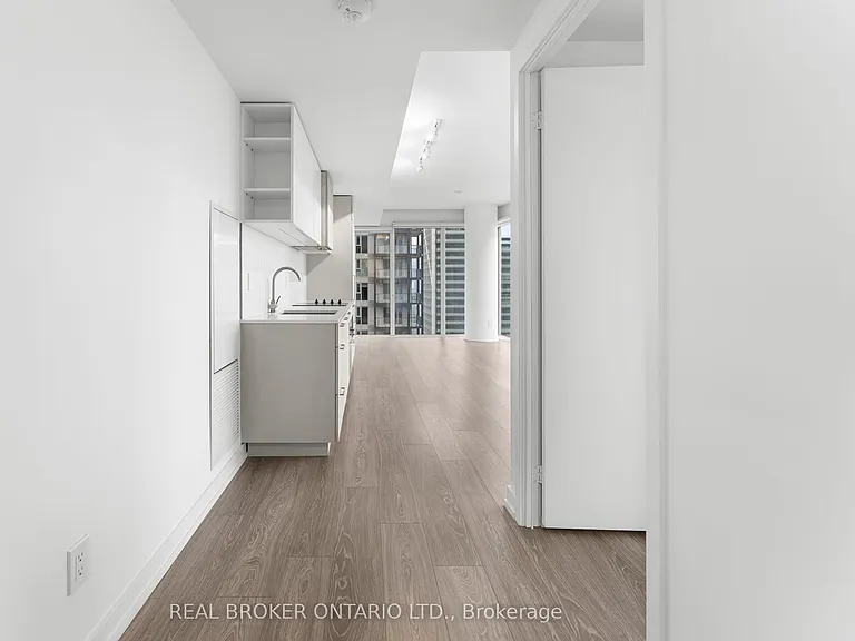 19 Western Battery Rd #2206 — Photo 3
