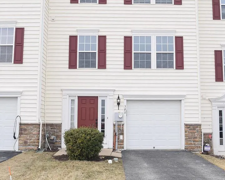 326 Larose Dr — Photo 1