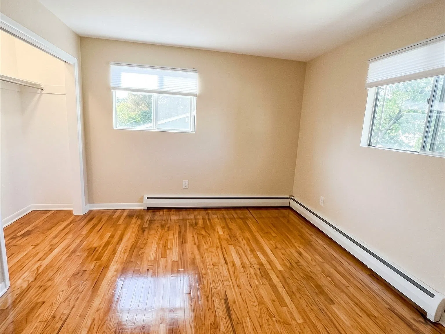 3 bed, 2.0 bath, 1926 sqft, $2,600 — Photo 2