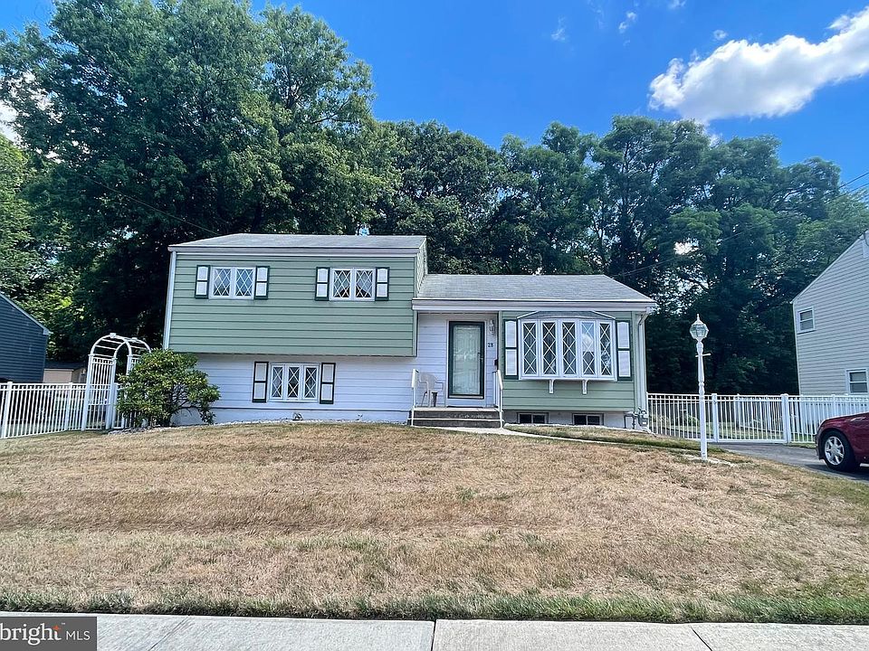 1st image of 28 Copperfield Dr