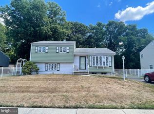 28 Copperfield Dr, Hamilton, NJ 08610