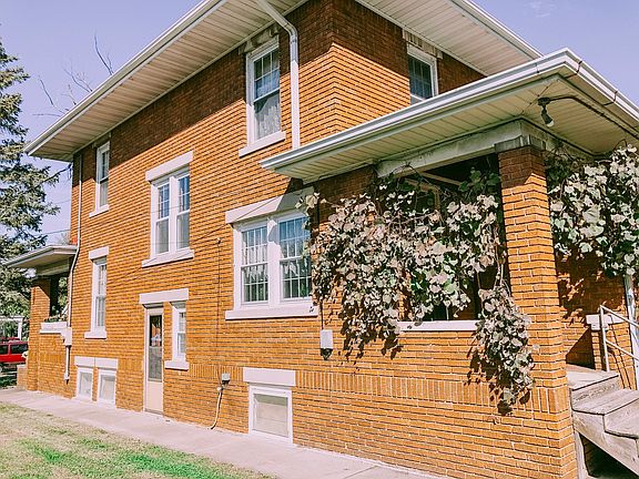 2nd image of 218 N 3rd Ave