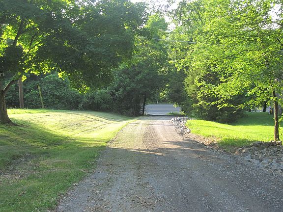 Driveway onto Long Hollow Pike