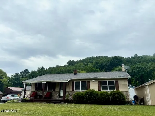 413 S Dartmouth Ln, Altoona, PA 16602