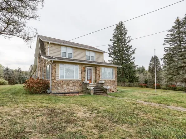 1830 Forest Hills Dr, Windber, PA 15963