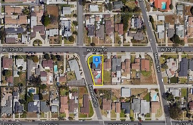 1st image of 818 W 123rd St