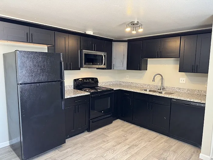 7361 W Coronado Rd — Photo 4
