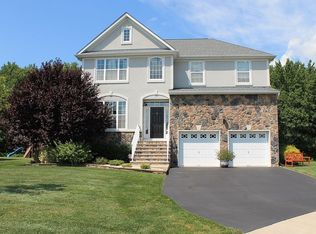 6 Carnation Rd, Monroe Township, NJ 08831