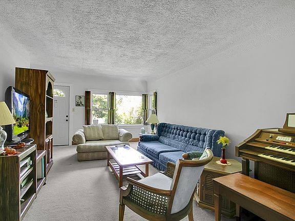 5th image of 23119 Central Park Ave