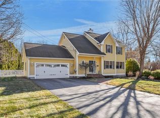 1 Hanton City Trl, Smithfield, RI 02917