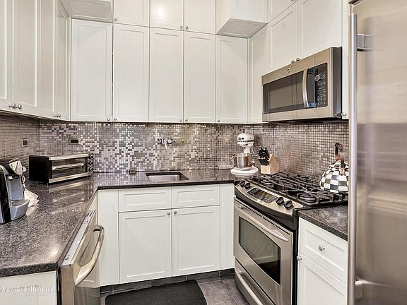 4th image of 340 E 64th St APT 19J