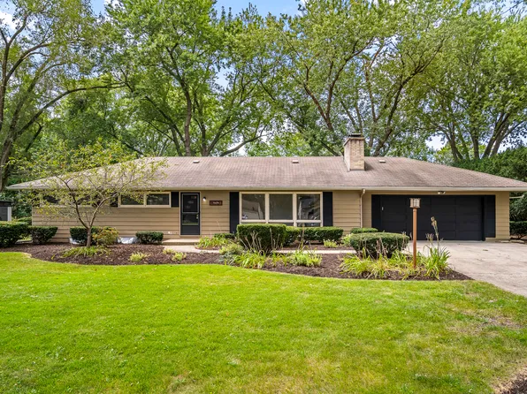 7S174 Wild Cherry Rd, Naperville, IL 60540