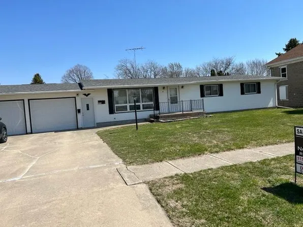 404 Dewey St, Radcliffe, IA 50230