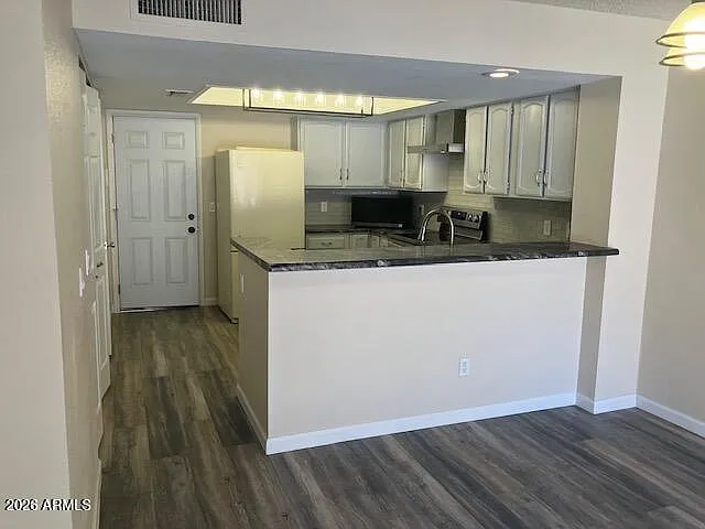 530 E Kerry Ln — Photo 24